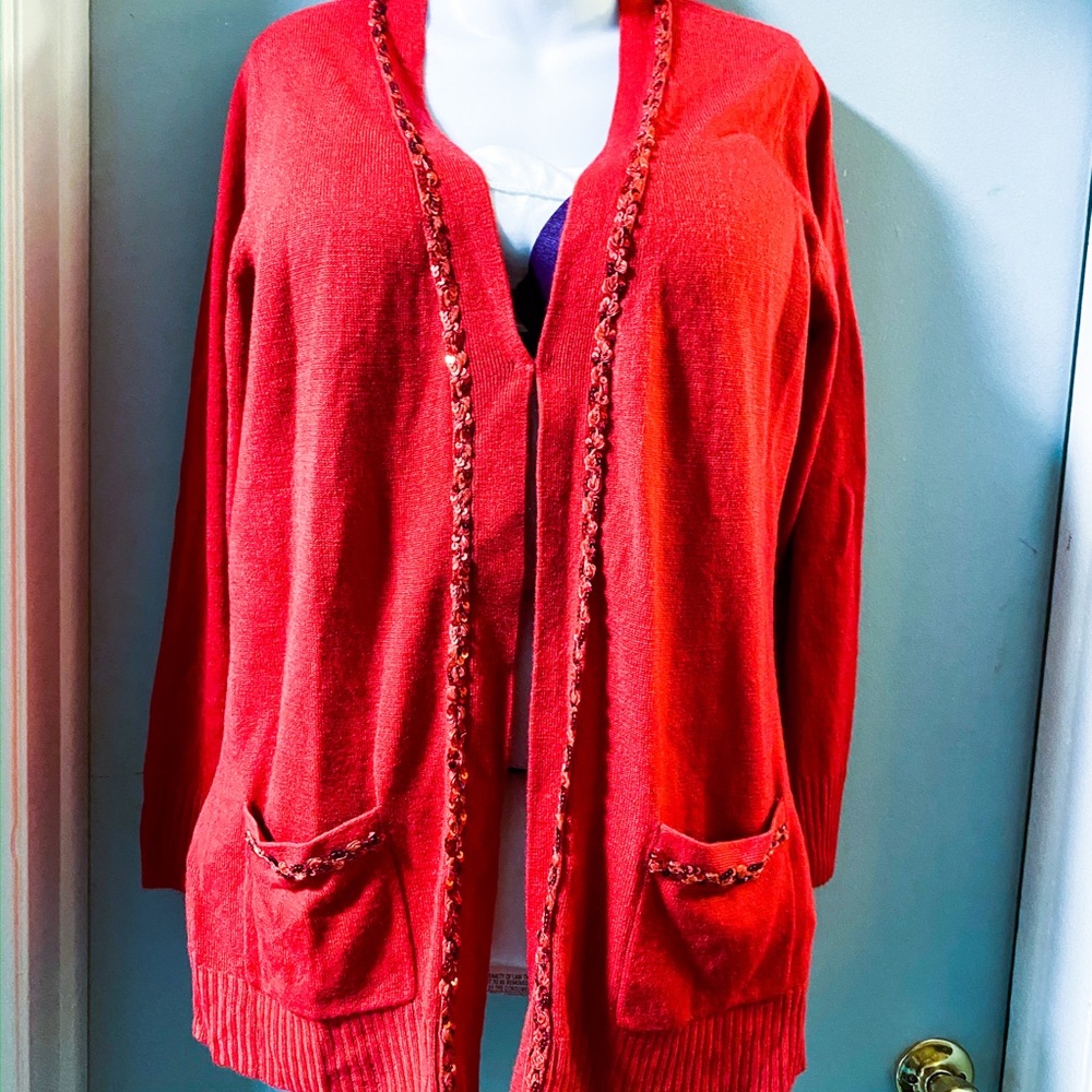 Avenue red cardigan with sequence pockets/esges